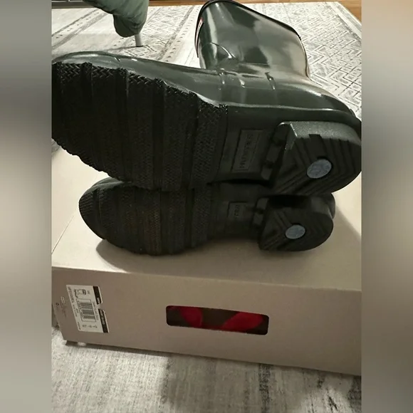 ☔️Hunter Dark Olive Gloss Boots - Picture 6 of 10